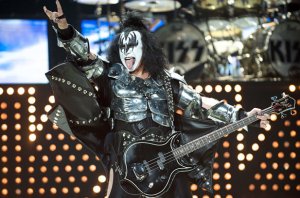 2599949-gene-simmons-kiss-617-409